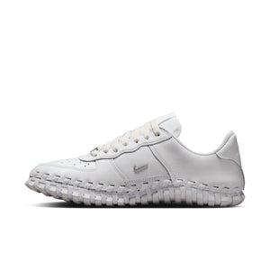 
                
                    Load image into Gallery viewer, Wmns Nike x JACQUEMUS Force 1 Low LX SP In White - CNTRBND
                
            